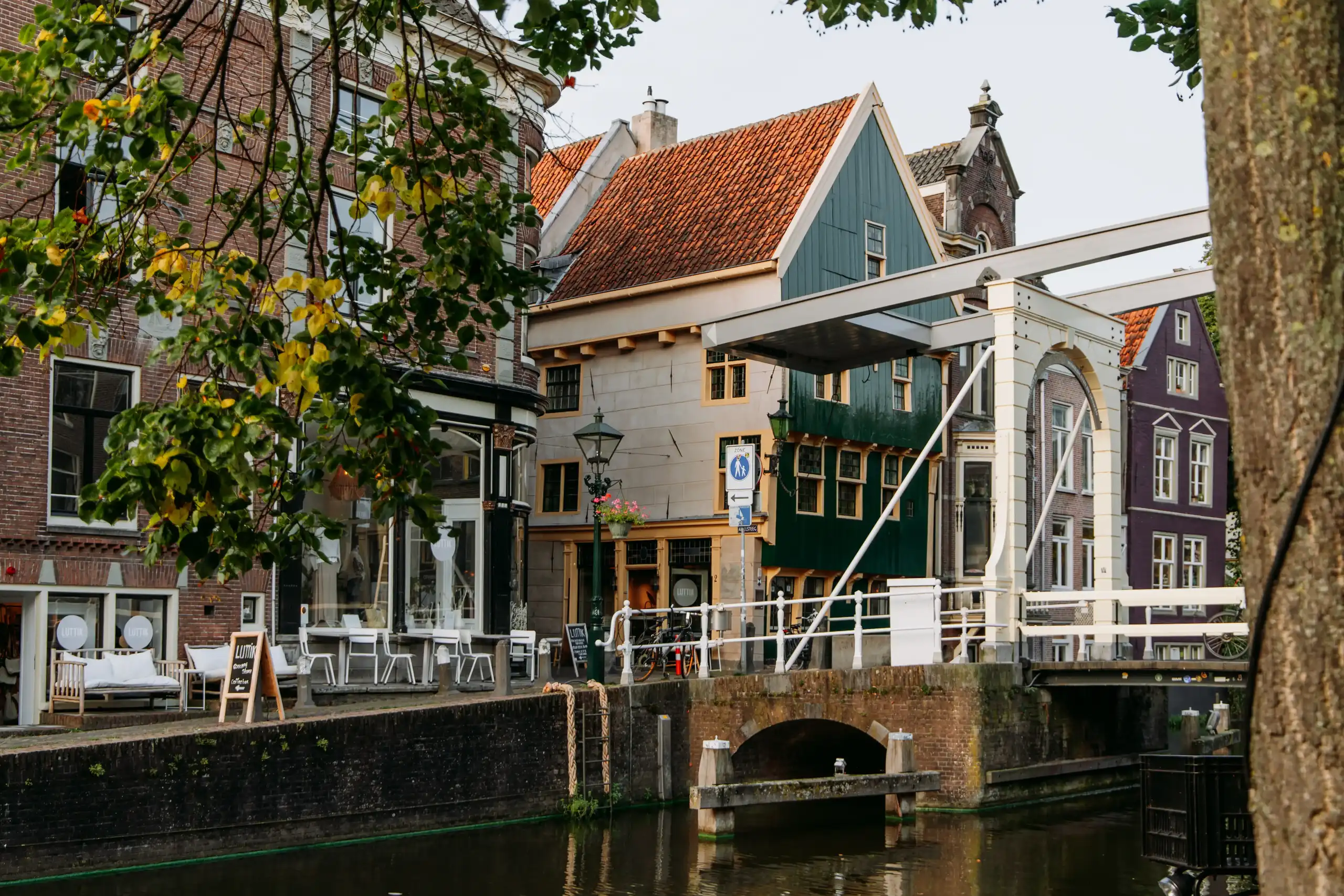 Buitenaanzicht van het monumentale Huis met de Kogel in Alkmaar